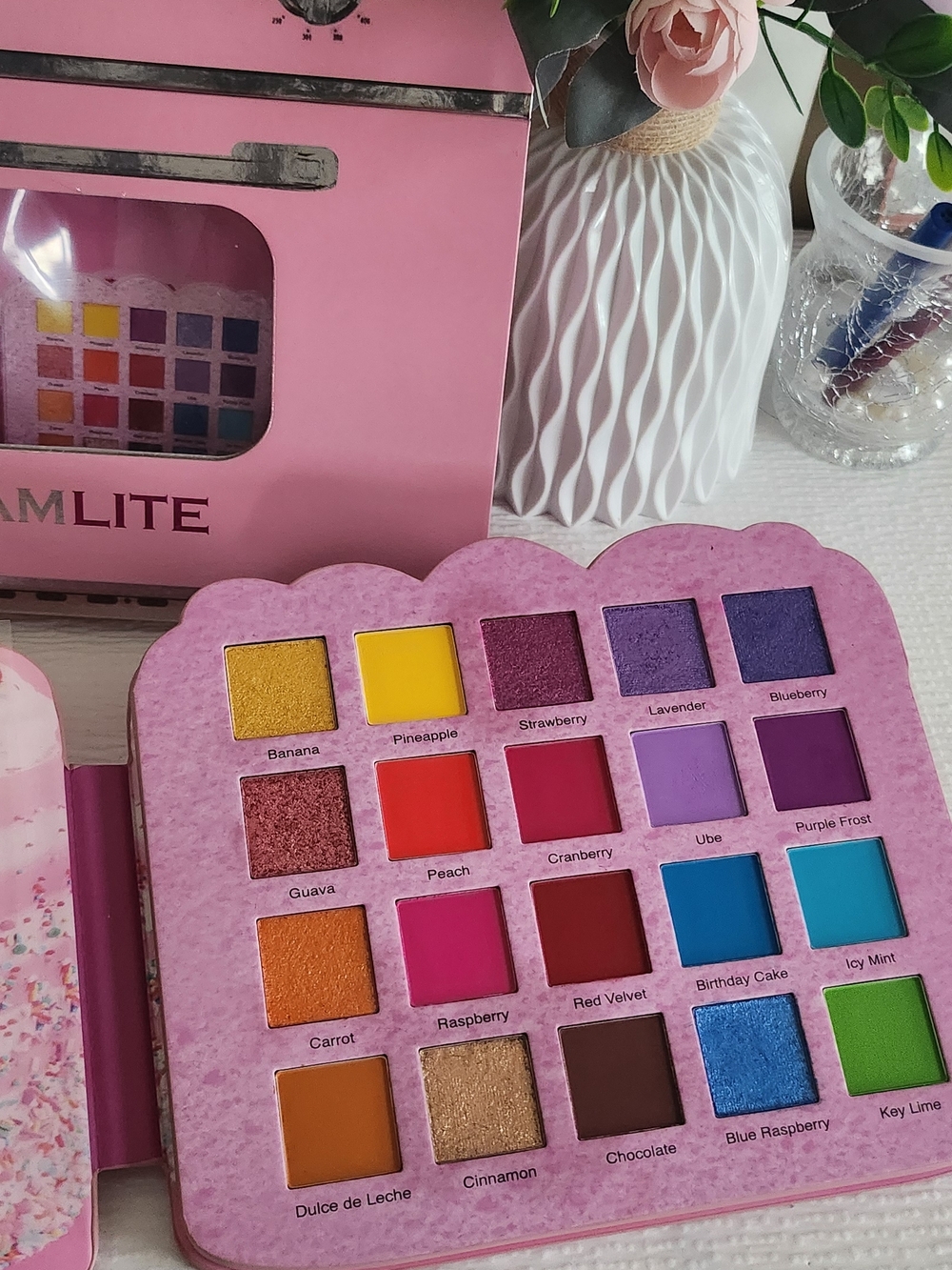 Colorful Eyeshadow Palette - Pink Case with Vibrant Shades